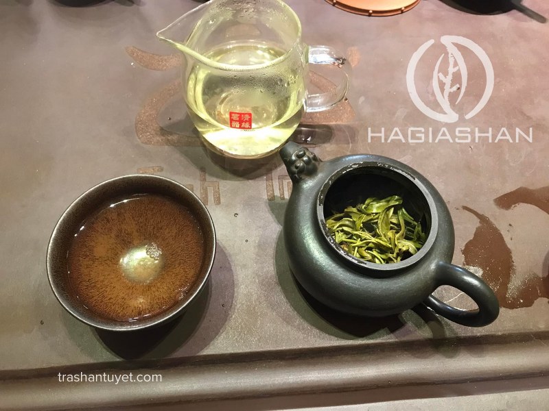 Phẩm trà shan tuyết HAGIASHAN cho nước trong, hương vị ngọt thanh đậm chất hoa lá rừng.