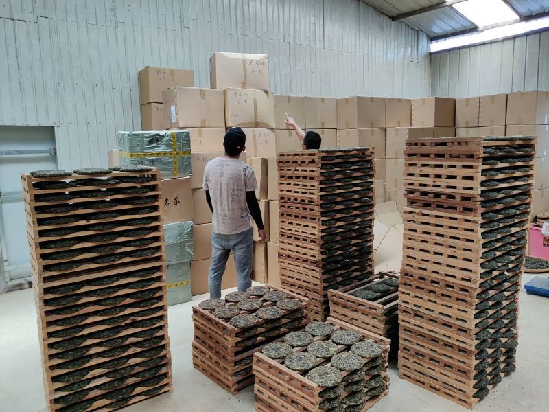 Trà lưu kho có ghi thông tin chi tiết để thuận lợi cho việc theo dõi và xuất trà