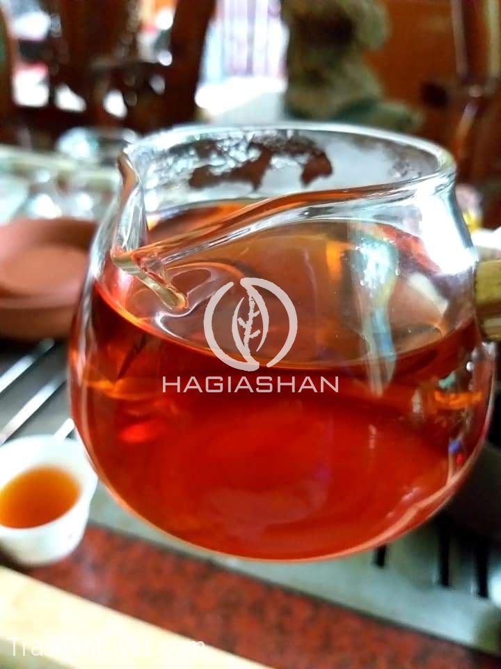 Hồng trà HAGIASHAN cho màu nước đỏ hổ phách rất đẹp.