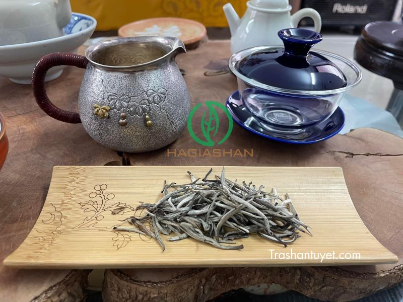 Bạch trà shan tuyết là loại trà trắng cho hương vị rất thuần khiết